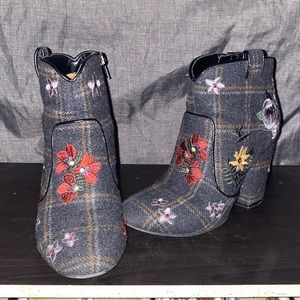 Chunky heels embroidery design